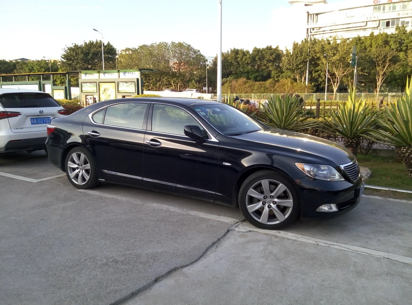 Lexus LS 460 L V8 (357 Hp) AWD Super ECT2008 - 2009 thumbnail 2