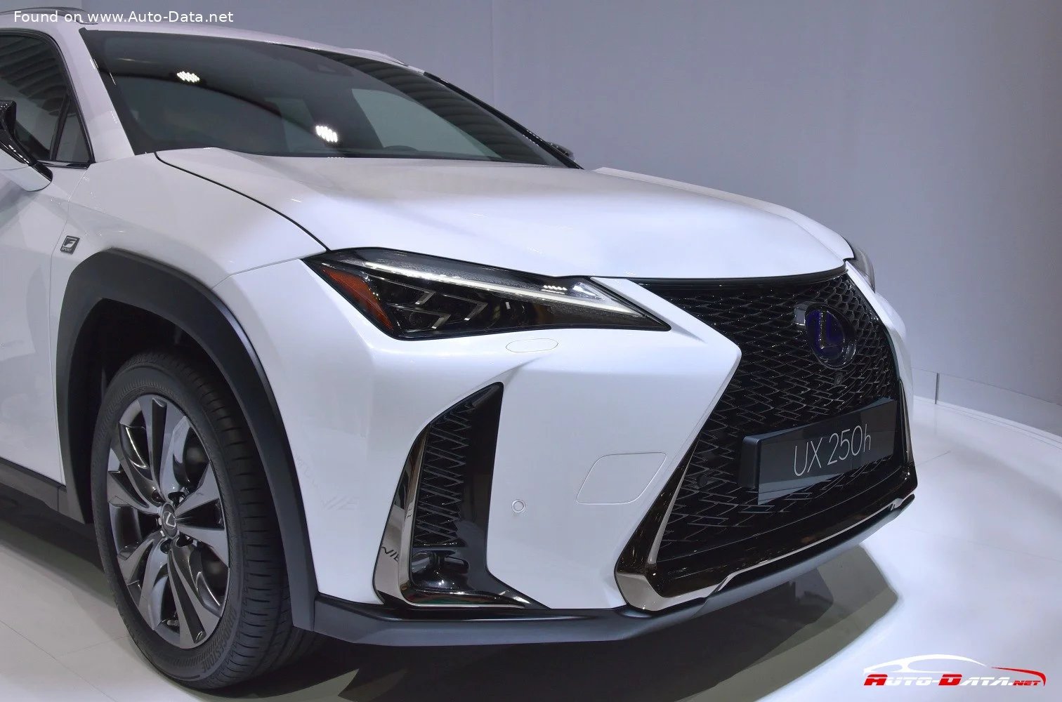 Lexus UX 200 (171 Hp) D-CVT2019 - 2023 thumbnail 17