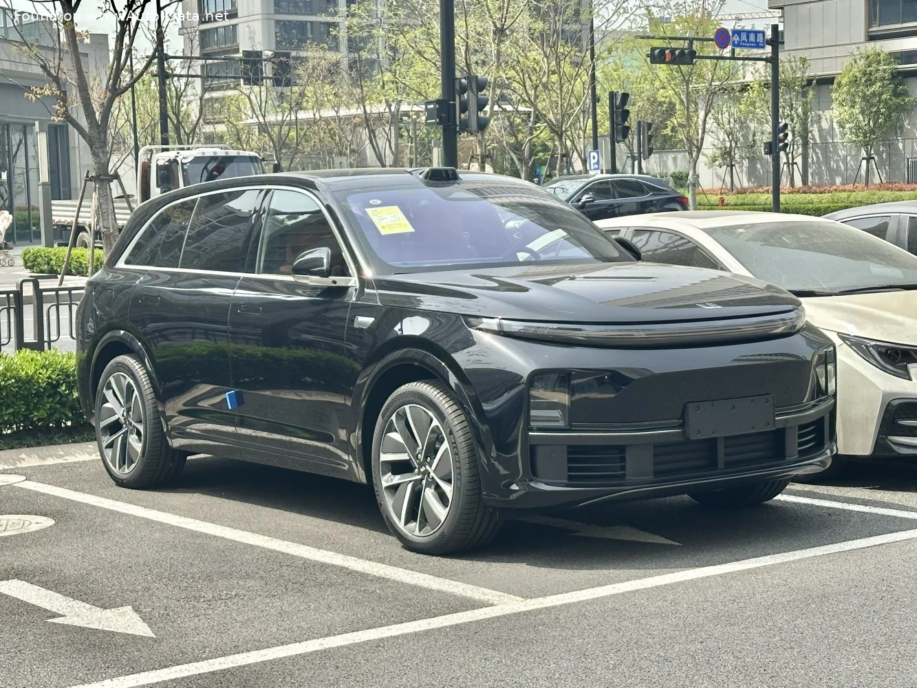 Li L7 1.5T 42.8 kWh (449 Hp) Extended Range 4WD2024 - - 1