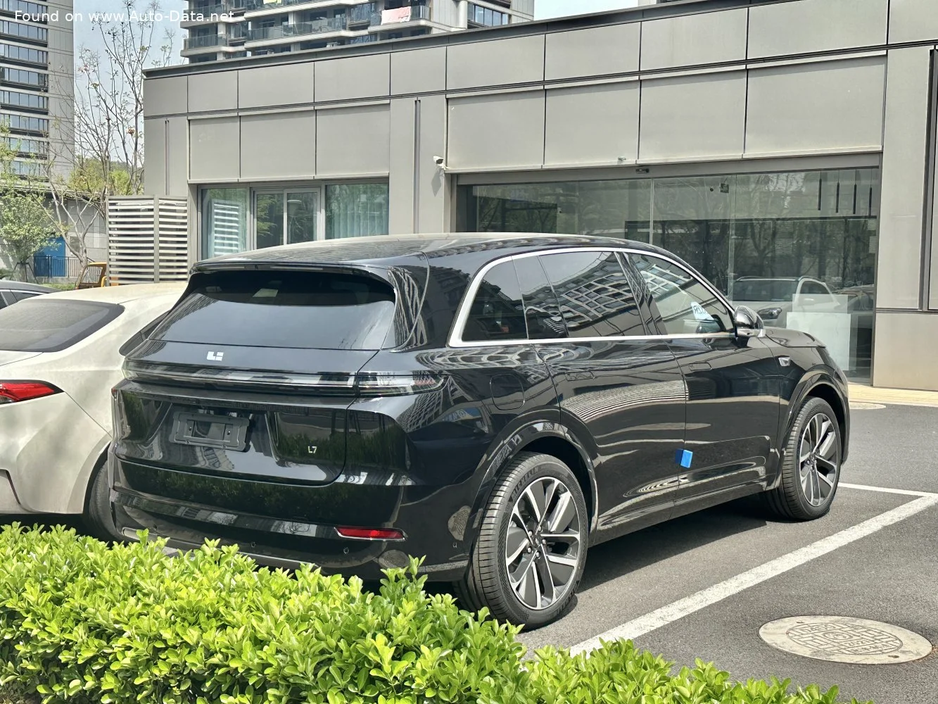 Li L7 1.5T 42.8 kWh (449 Hp) Extended Range 4WD2024 - thumbnail 2
