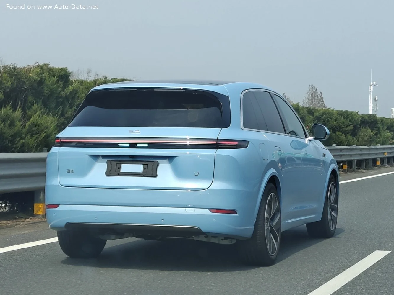 Li L7 1.5T 42.8 kWh (449 Hp) Extended Range 4WD2024 - thumbnail 3