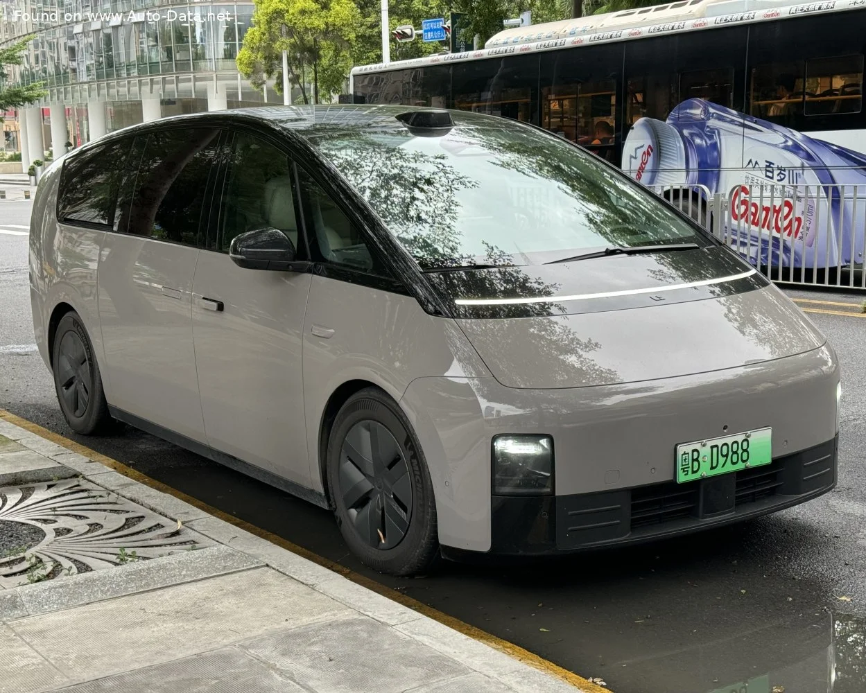 Li MEGA 102.7 kWh (544 Hp) Dual Motor 4WD2024 - thumbnail 12