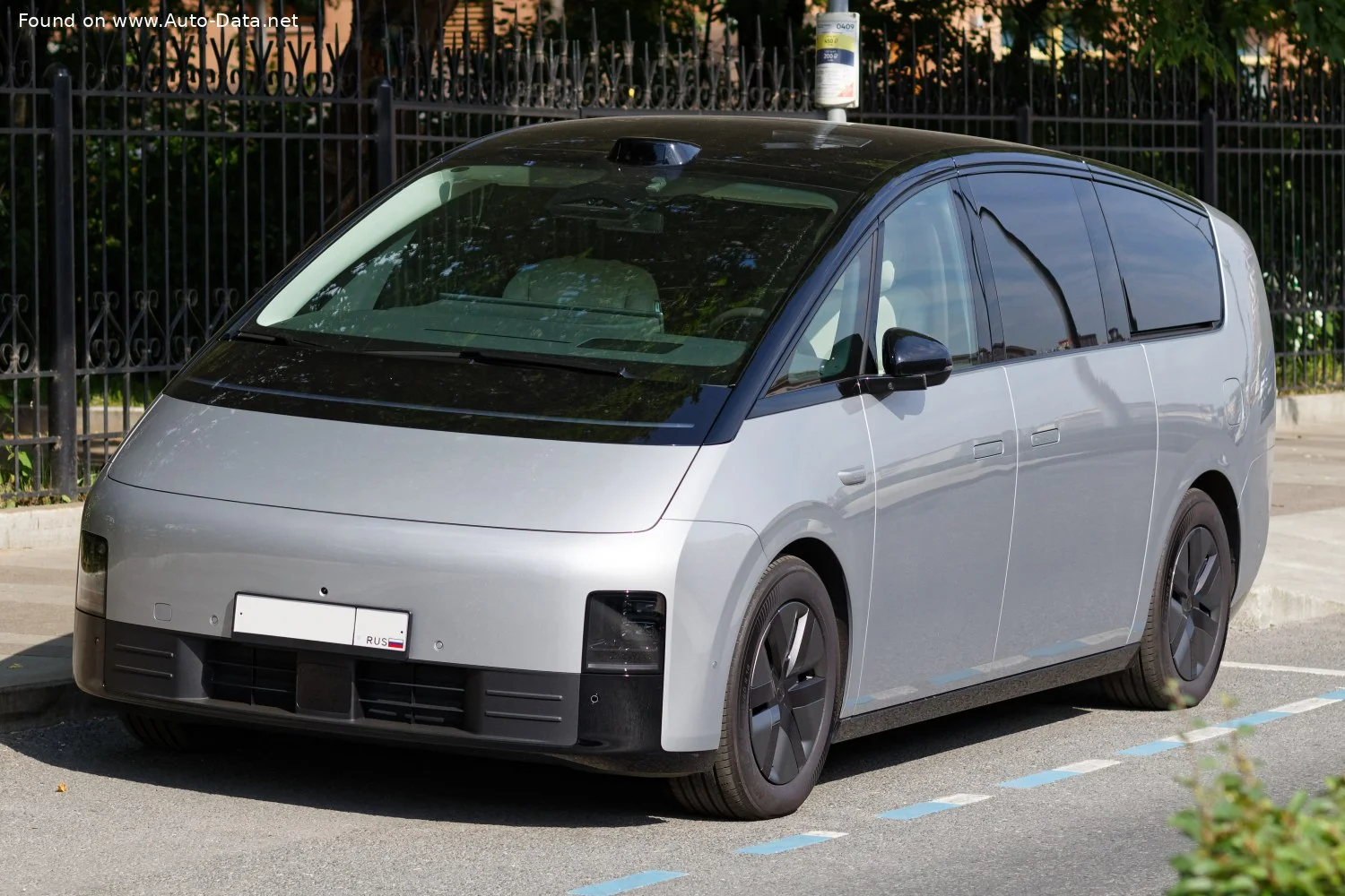 Li MEGA 102.7 kWh (544 Hp) Dual Motor 4WD2024 - thumbnail 4