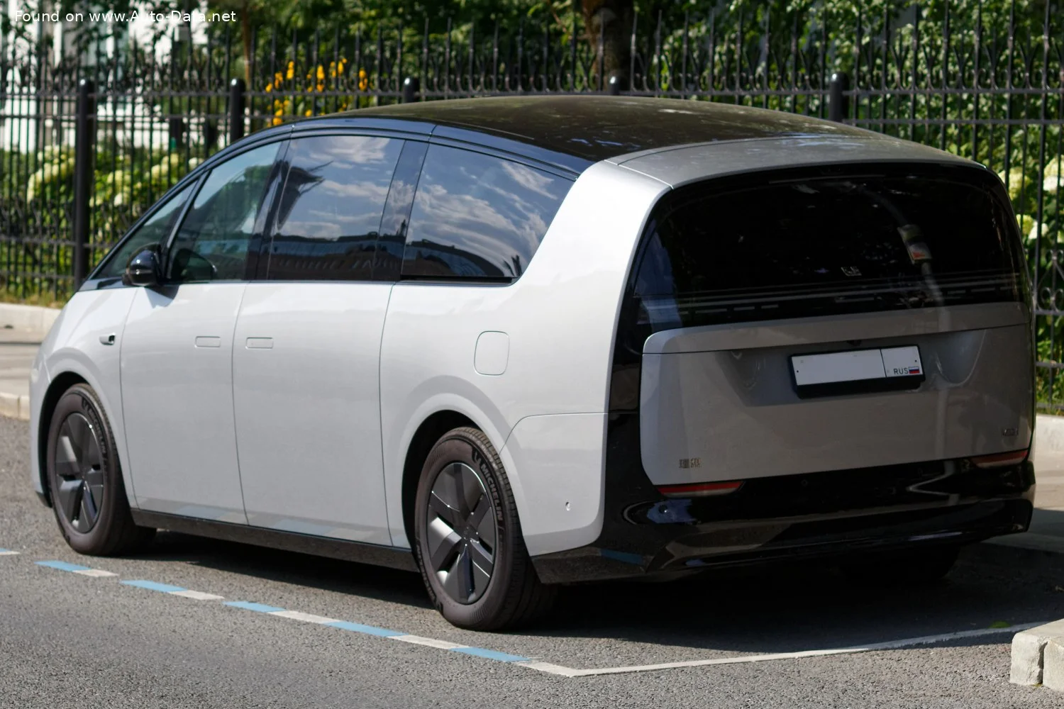 Li MEGA 102.7 kWh (544 Hp) Dual Motor 4WD2024 - thumbnail 5