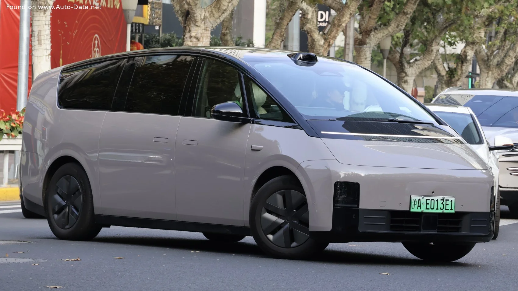 Li MEGA 102.7 kWh (544 Hp) Dual Motor 4WD2024 - thumbnail 7