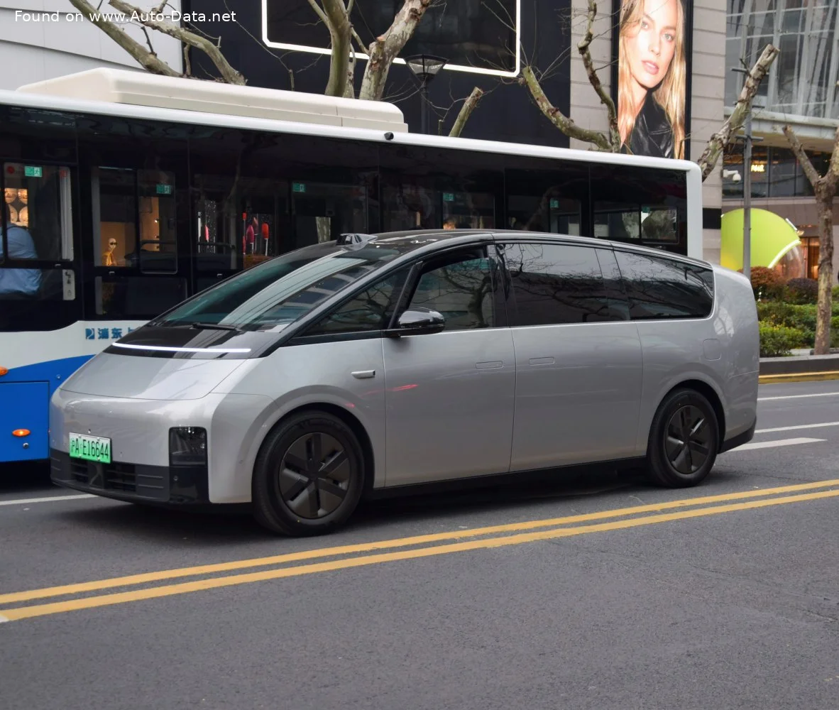 Li MEGA 102.7 kWh (544 Hp) Dual Motor 4WD2024 - thumbnail 9