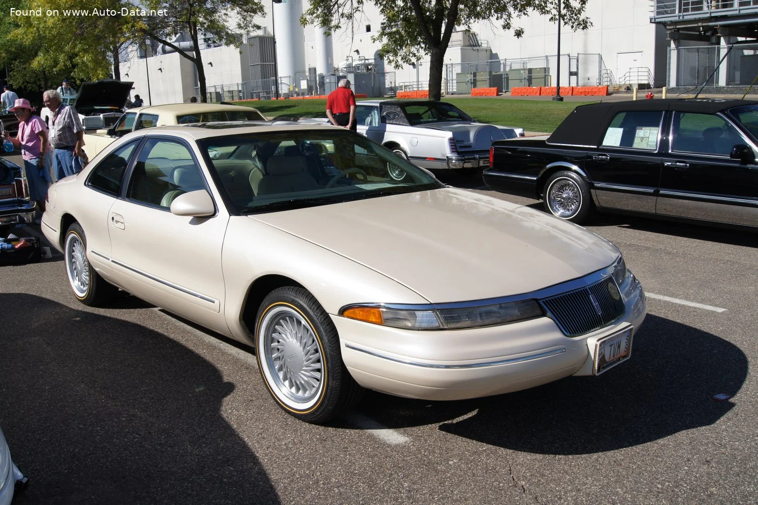 Lincoln Mark 4.6 i V8 32V (280 Hp)1993 - 2000 thumbnail 3