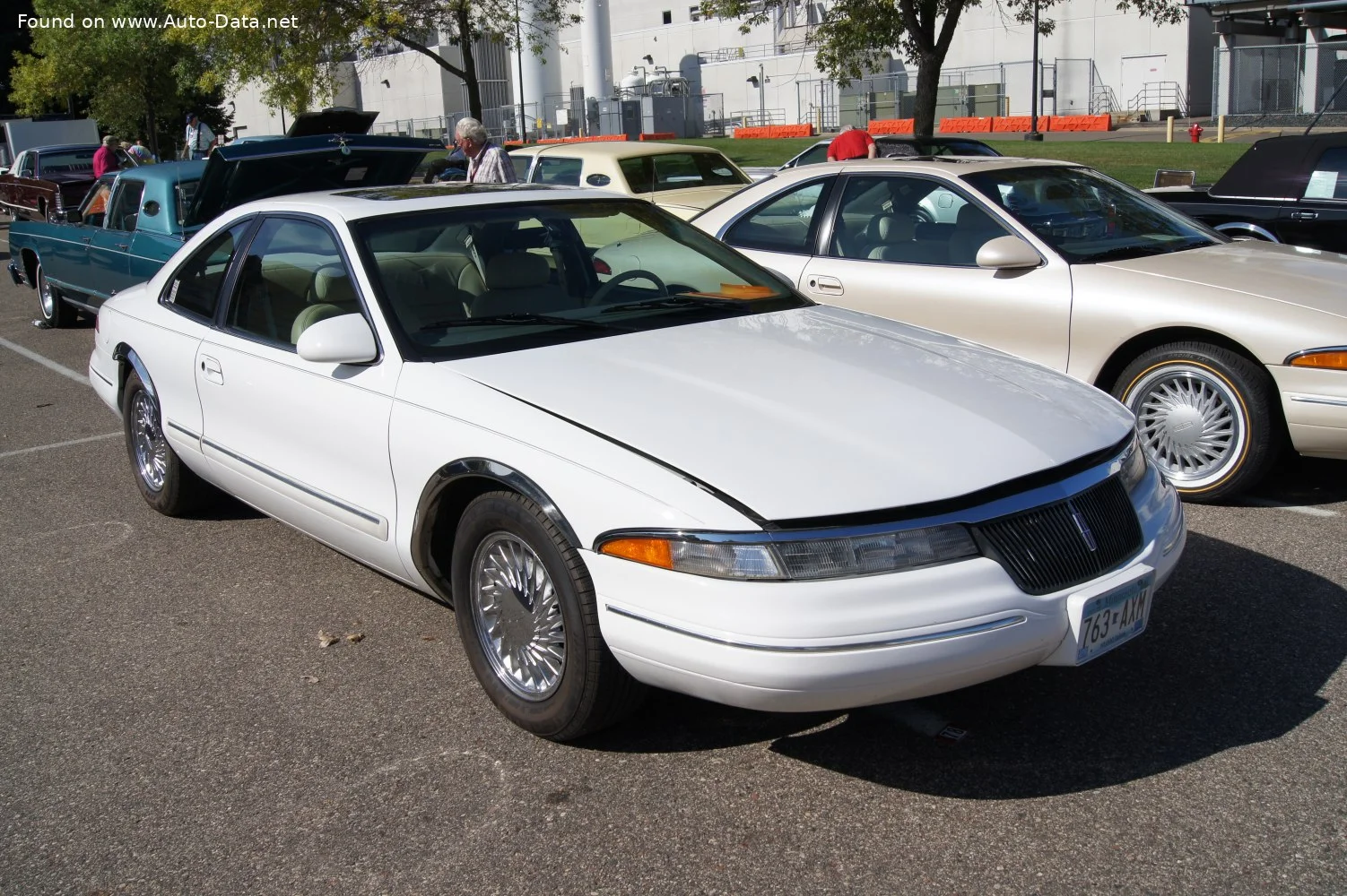 Lincoln Mark 4.6 i V8 32V (280 Hp)1993 - 2000 thumbnail 5