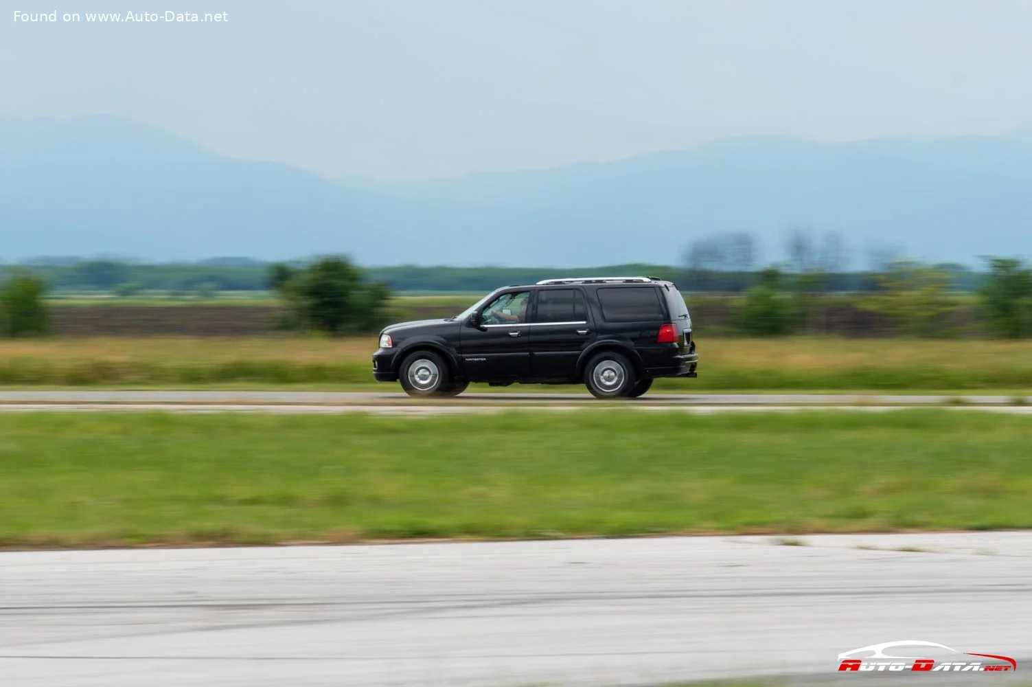 Lincoln Navigator 5.4i V8 24V (300 Hp) 4x4 Automatic2005 - 2006 thumbnail 6