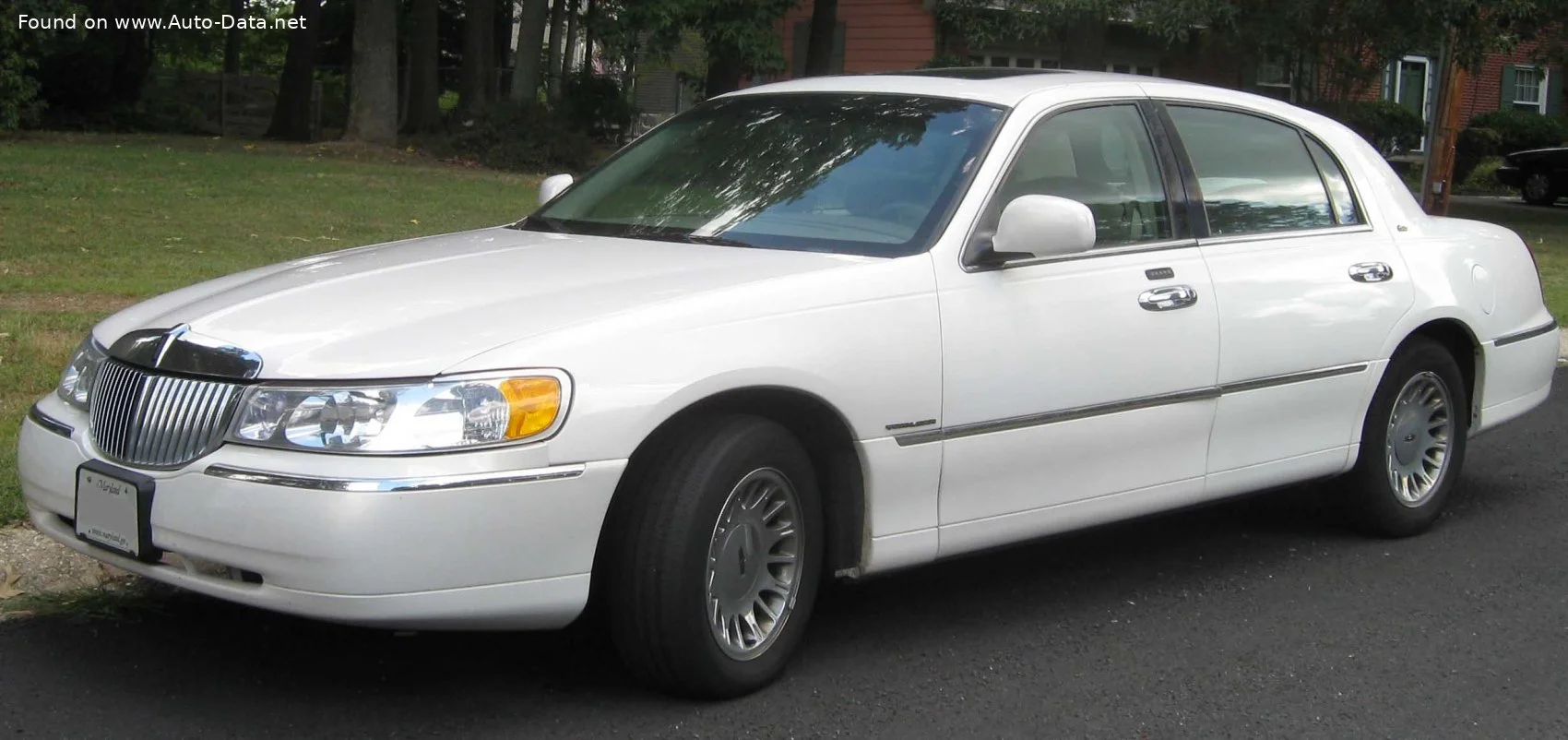 Lincoln Town Car 4.6 i V8 L (242 Hp)2006 - 2011 - 1