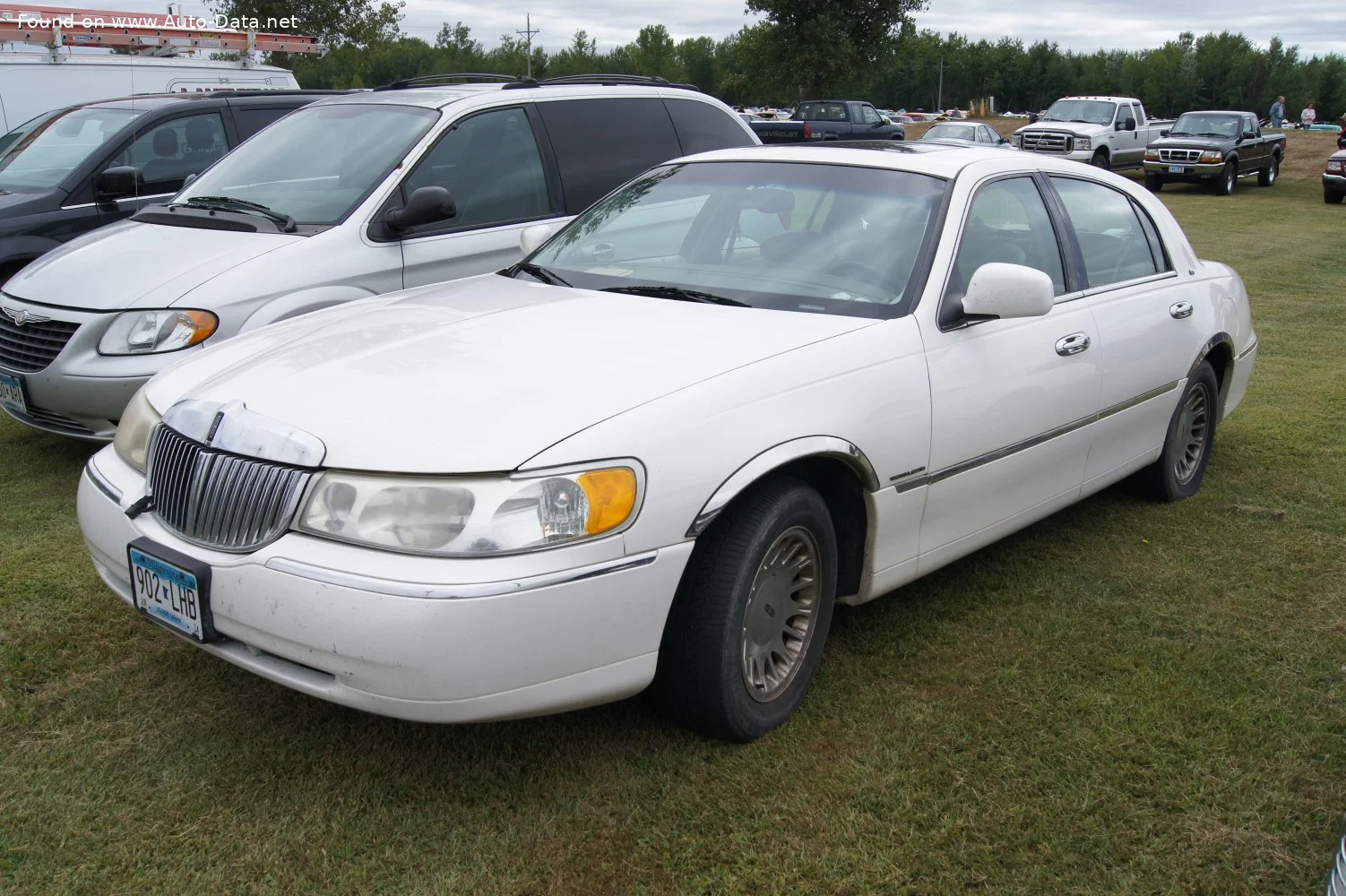 Lincoln Town Car 4.6 i V8 L (242 Hp)2006 - 2011 thumbnail 3