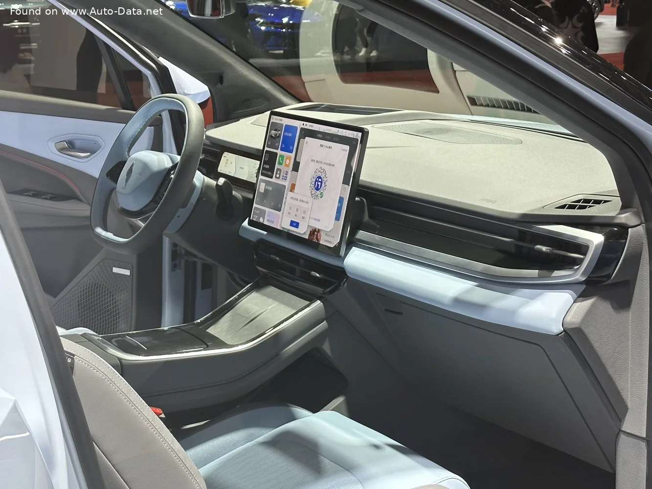 Livan 7 50.4 kWh (163 Hp) Electric2023 - thumbnail 3