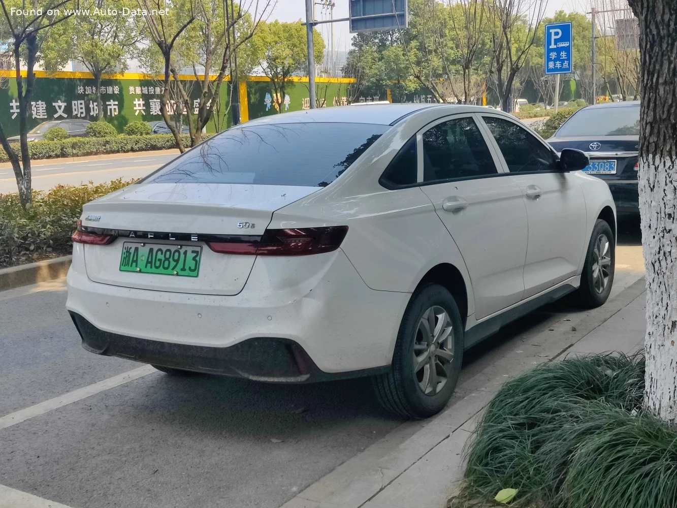 Livan Maple 60S 52.56 kWh (136 Hp) Electric2022 - thumbnail 2