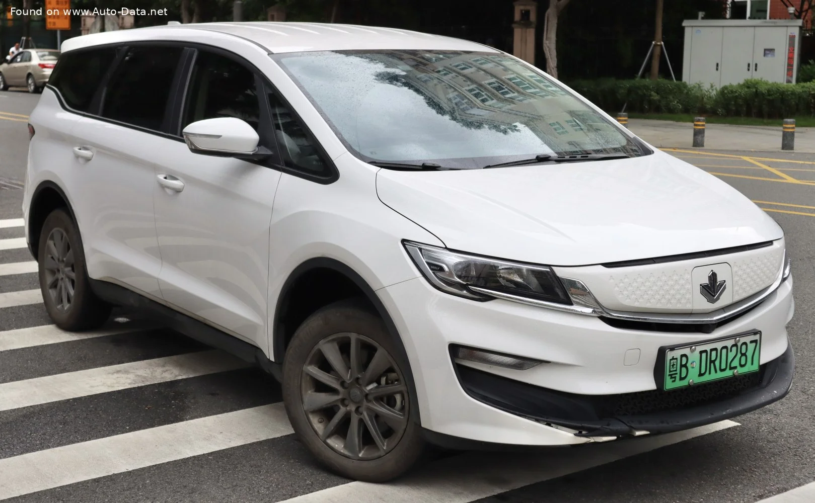 Livan Maple 80V 50.4 kWh (136 Hp) Electric2022 - - 1