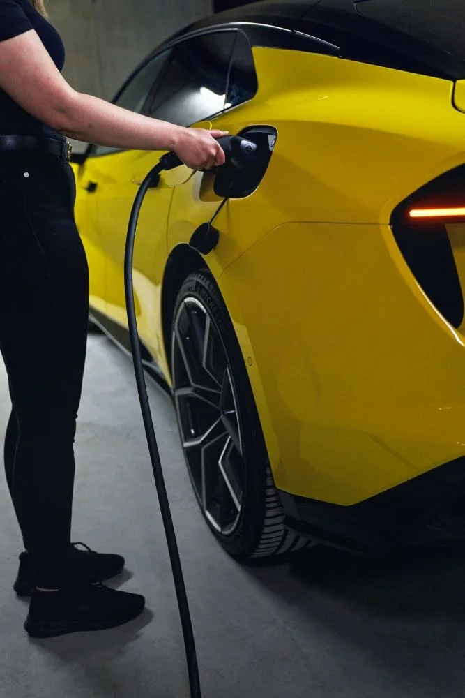 Lotus Emeya 102 kWh (612 Hp) AWD Electric2024 - thumbnail 15