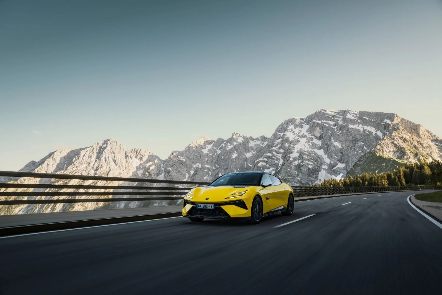 Lotus Emeya 102 kWh (612 Hp) AWD Electric2024 - thumbnail 5