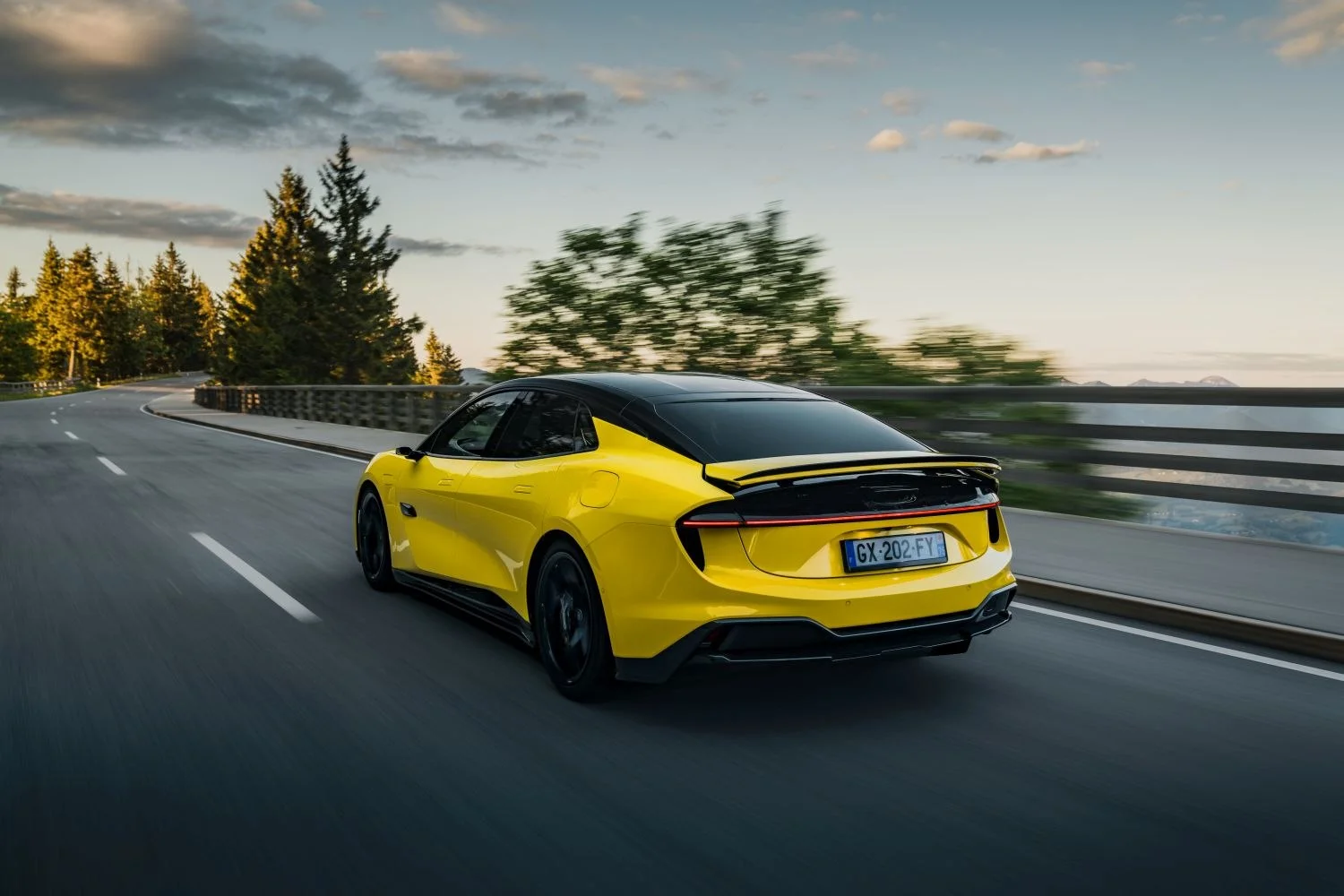 Lotus Emeya 102 kWh (612 Hp) AWD Electric2024 - thumbnail 9