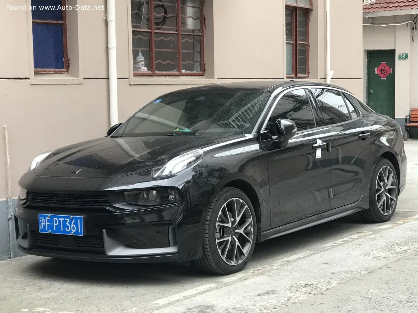 Lynk & Co 03 1.5 T3 (262 Hp) Plug-in Hybrid DCTH2019 - 2021 thumbnail 3