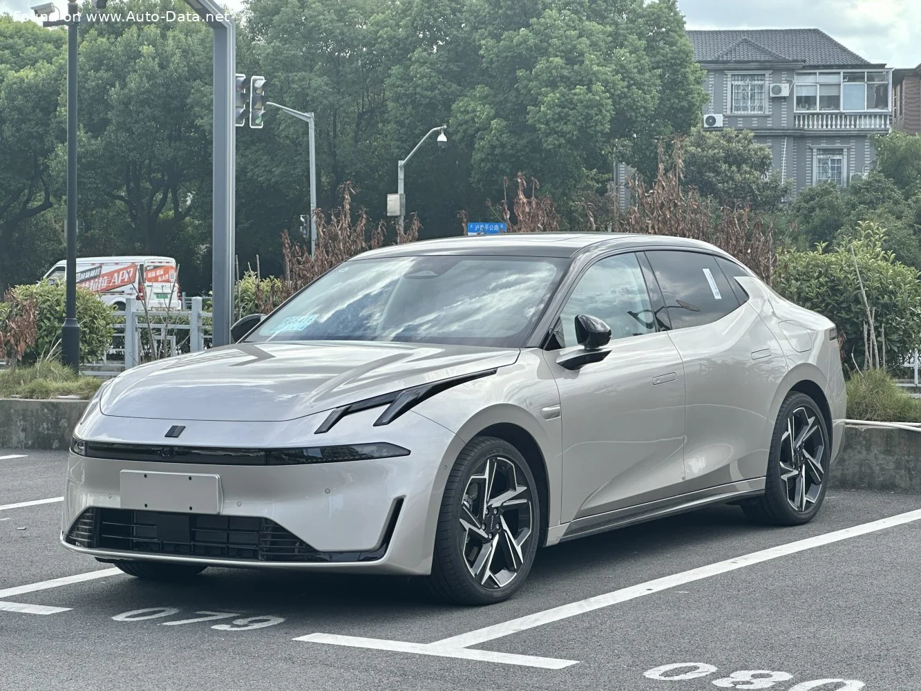 Lynk & Co 07 EM-P 126 Long Range 1.5TD (381 Hp) Plug-in Hybrid DHT Evo2024 - thumbnail 5