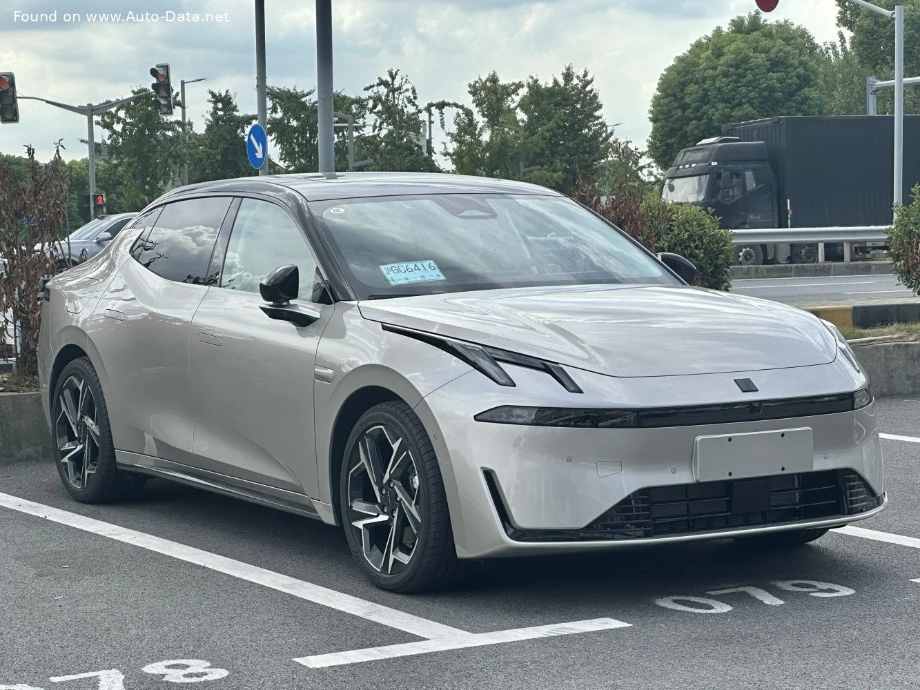 Lynk & Co 07 EM-P 126 Long Range 1.5TD (381 Hp) Plug-in Hybrid DHT Evo2024 - thumbnail 6