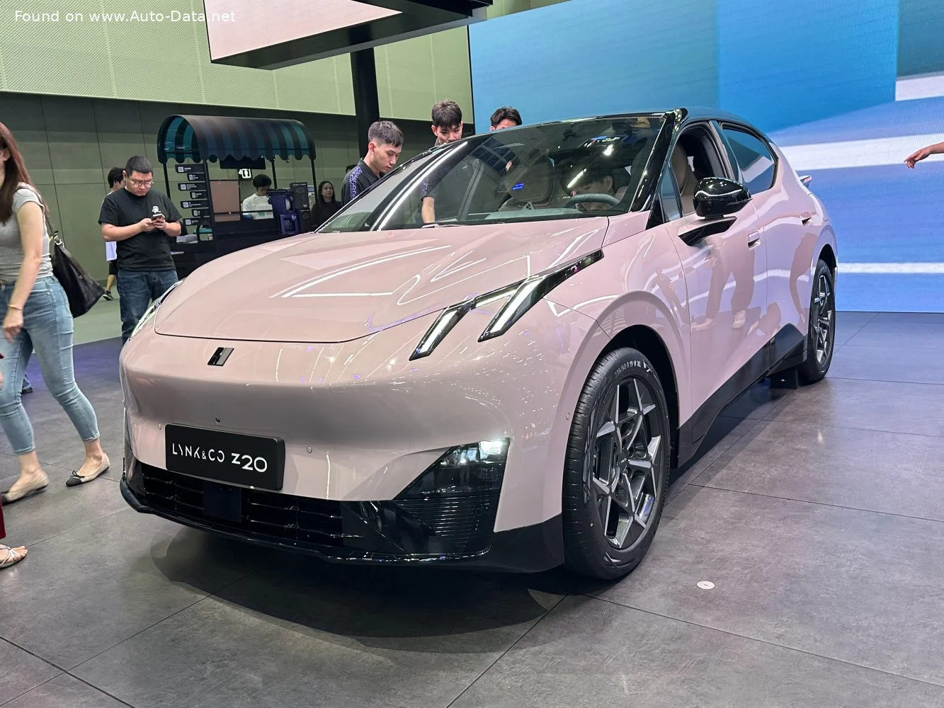 Lynk & Co Z20 61.47 kWh (340 Hp)2024 - thumbnail 3