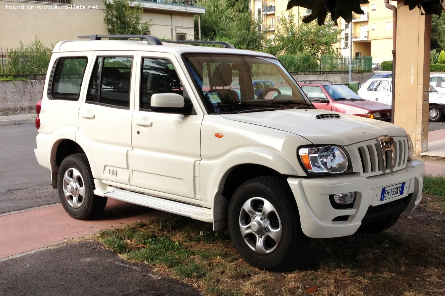 Mahindra Goa 2.5 (106 Hp)2008 - 2013 - 1