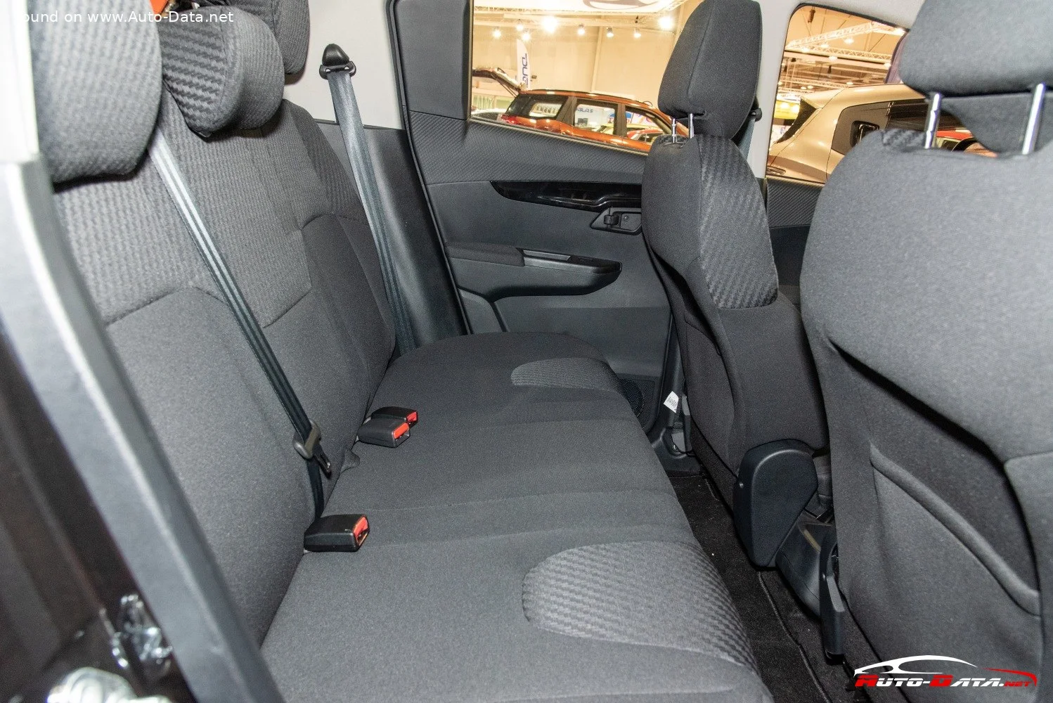 Mahindra KUV100 1.2 (83 Hp)2017 - thumbnail 8