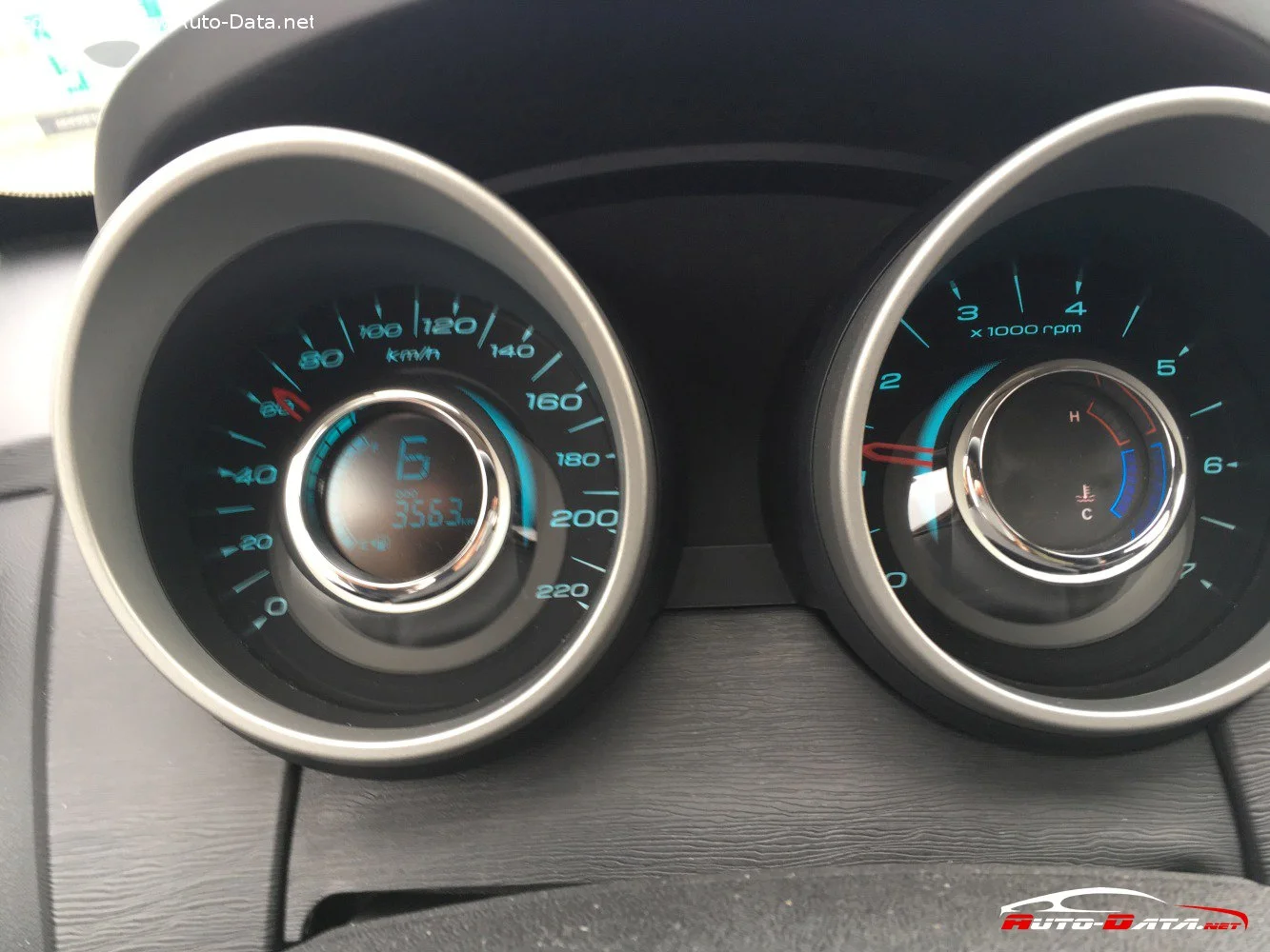 Mahindra XUV500 2.0d (140 Hp)2015 - 2017 thumbnail 11