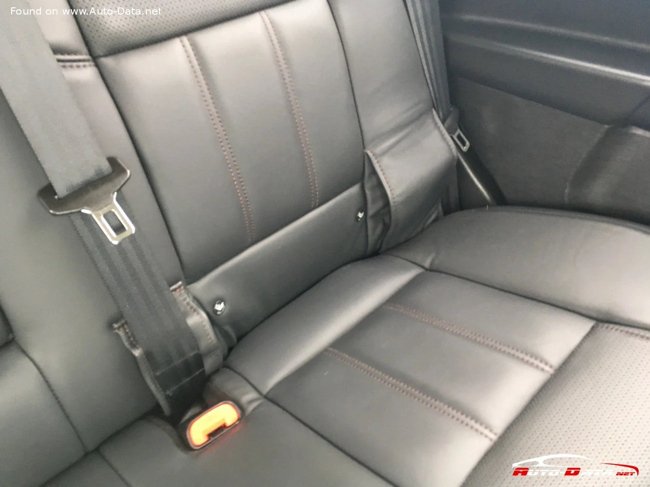 Mahindra XUV500 2.0d (140 Hp)2015 - 2017 thumbnail 15