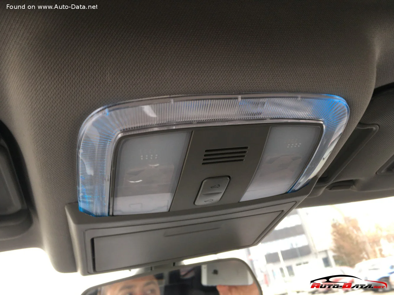 Mahindra XUV500 2.0d (140 Hp)2015 - 2017 thumbnail 8