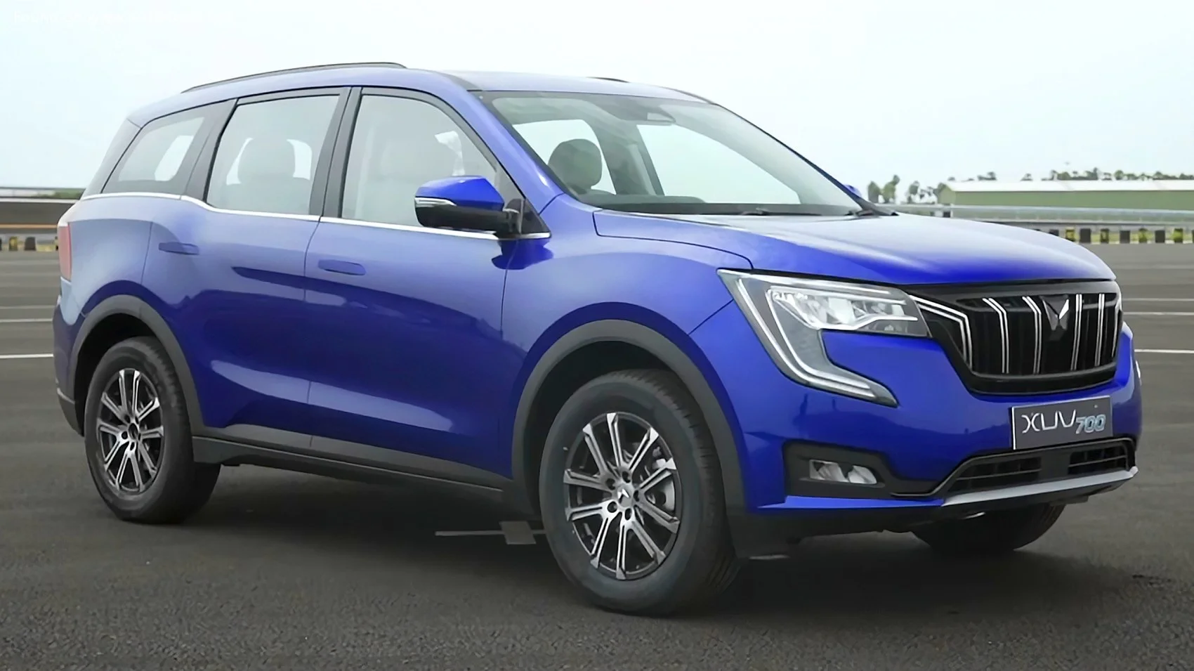 Mahindra XUV700 modeli