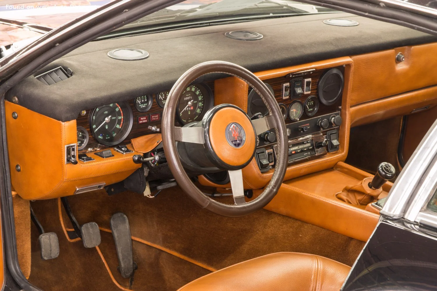 Maserati Khamsin 4.9 V8 (320 Hp)1973 - 1982 thumbnail 12