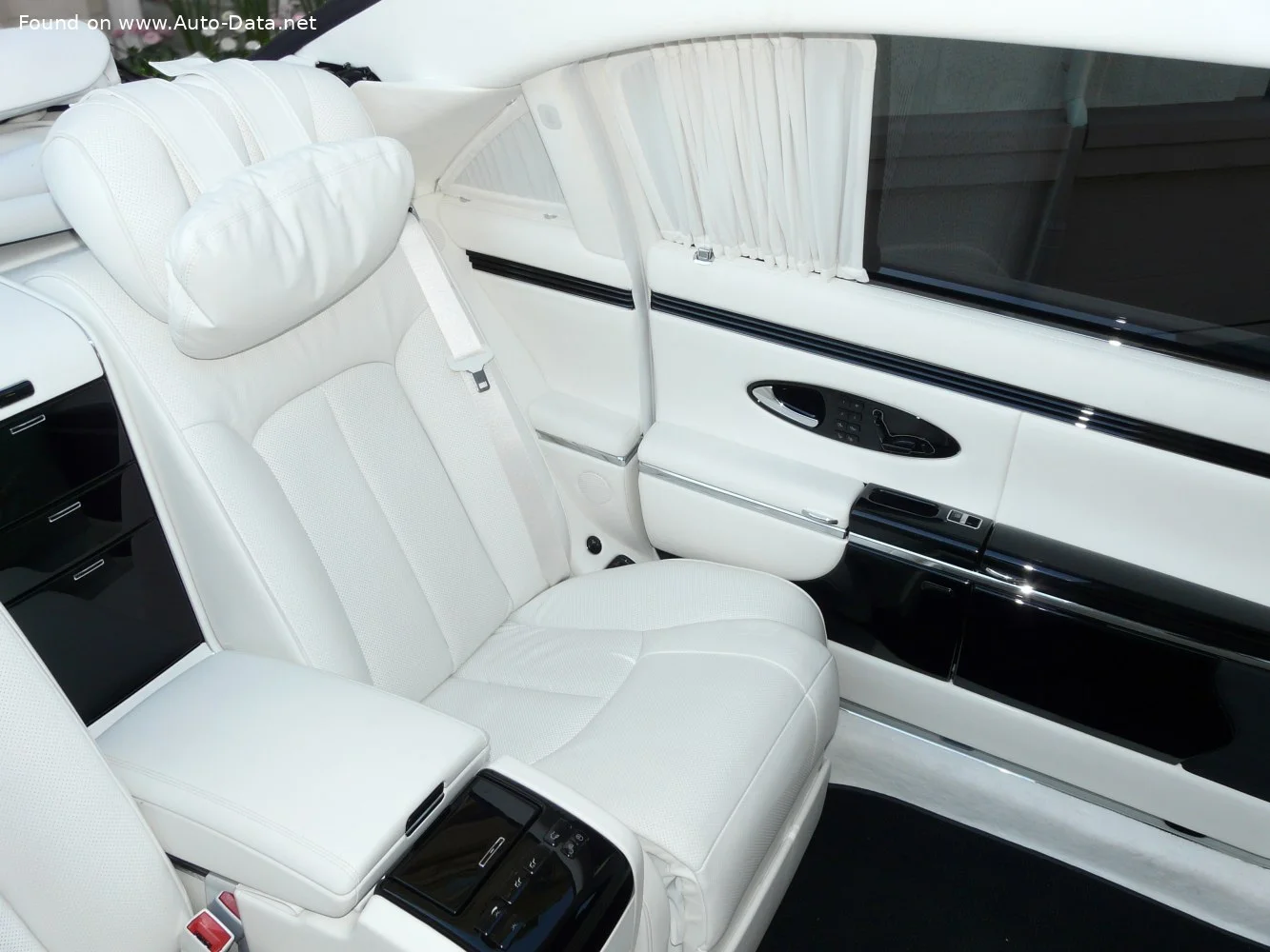 Maybach Landaulet 6.0 V12 (612 Hp) Automatic2008 - 2012 thumbnail 8