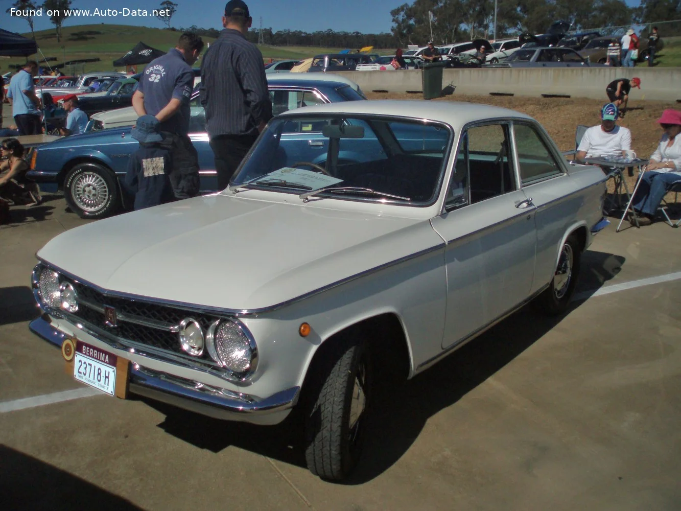 Mazda 1000 1.0 (45 Hp)1964 - 1972 thumbnail 2