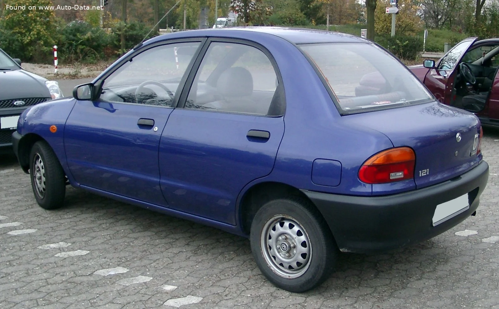 Mazda 121 1.3 16V (54 Hp)1990 - 1996 thumbnail 4