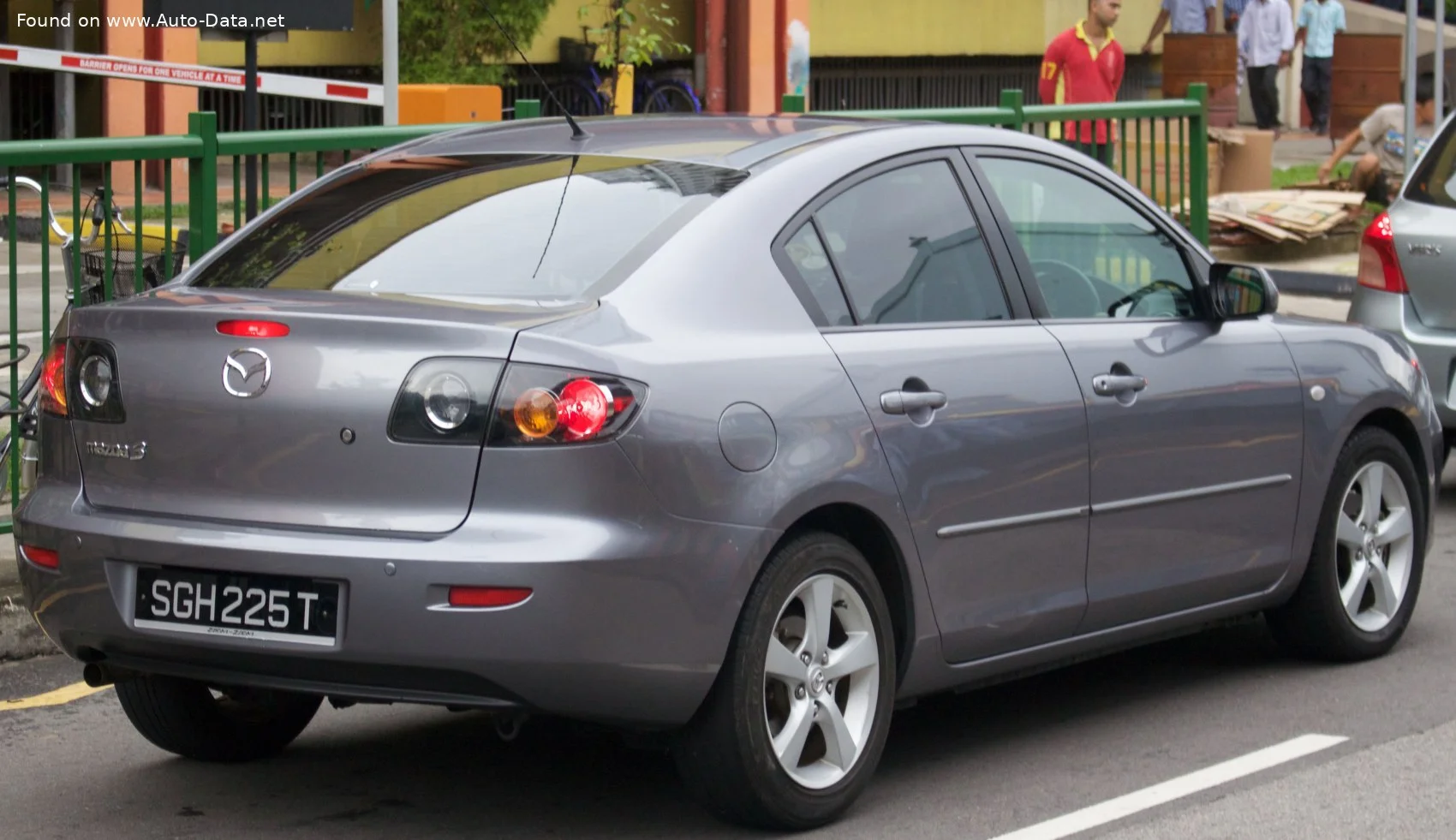 Mazda 3 1.6 CD (109 Hp)2004 - 2009 thumbnail 2