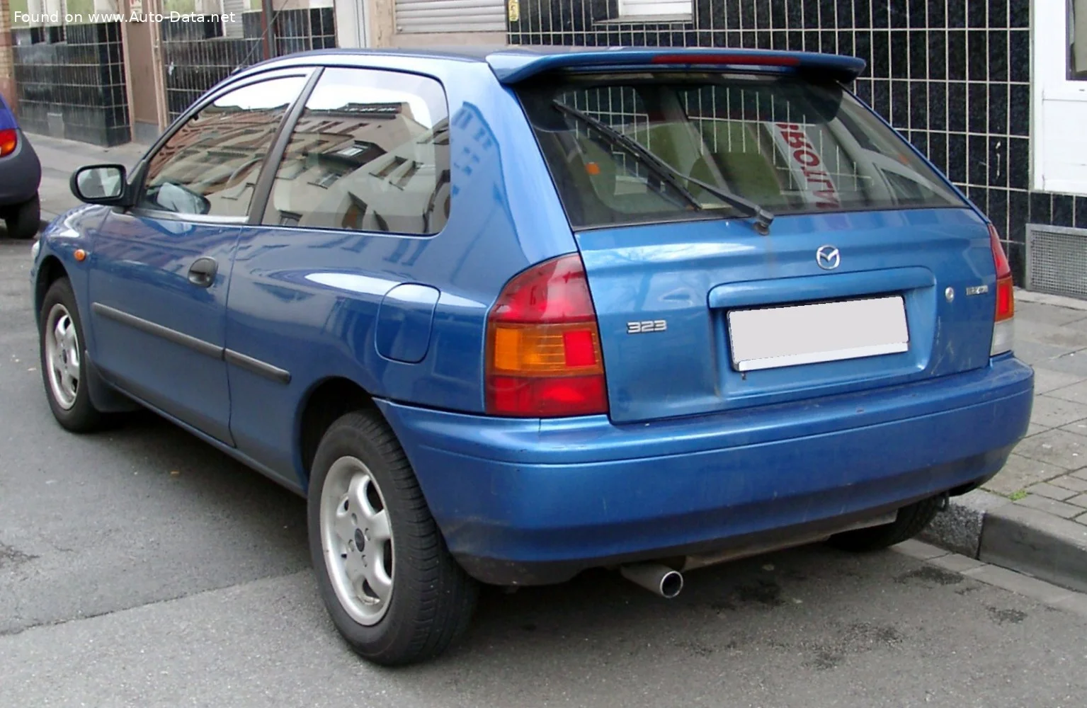 Mazda 323 1.3 i 16V (73 Hp)1997 - 2000 thumbnail 2
