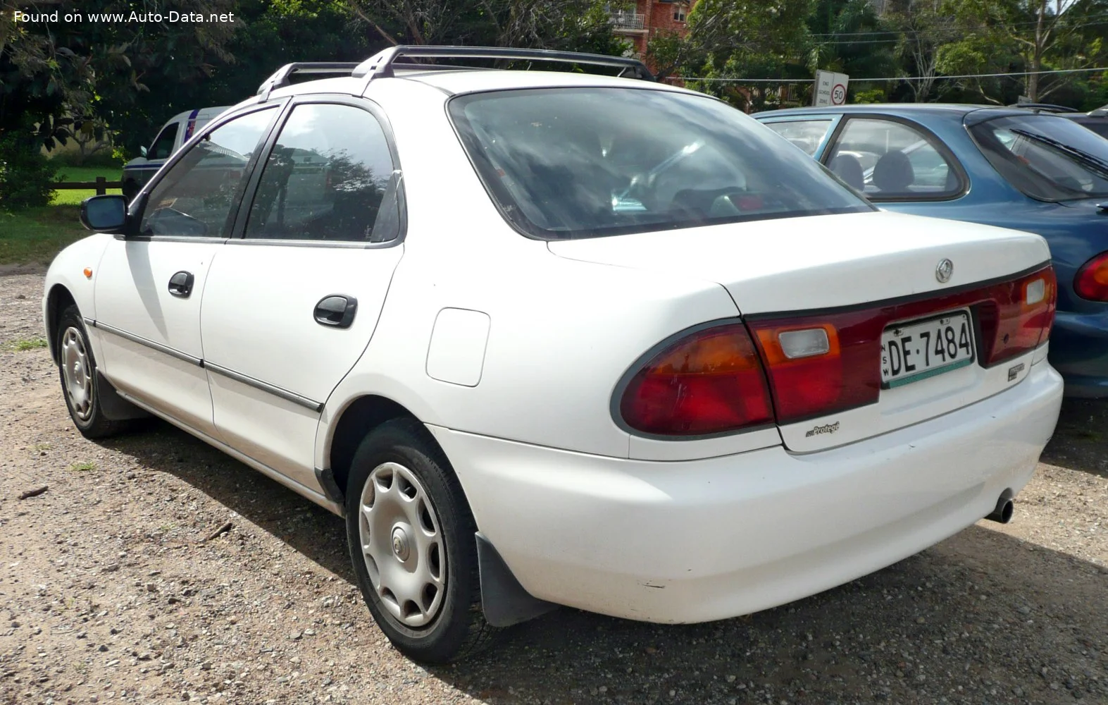 Mazda 323 1.3 i 16V (73 Hp)1994 - 1998 thumbnail 2