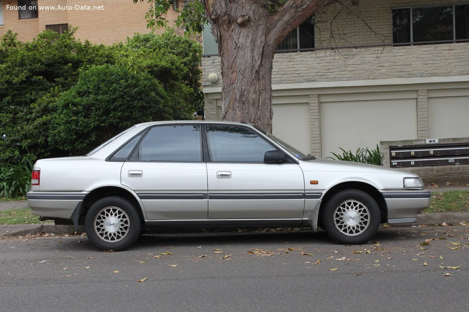Mazda 626 1.8 (88 Hp)1987 - 1992 thumbnail 4