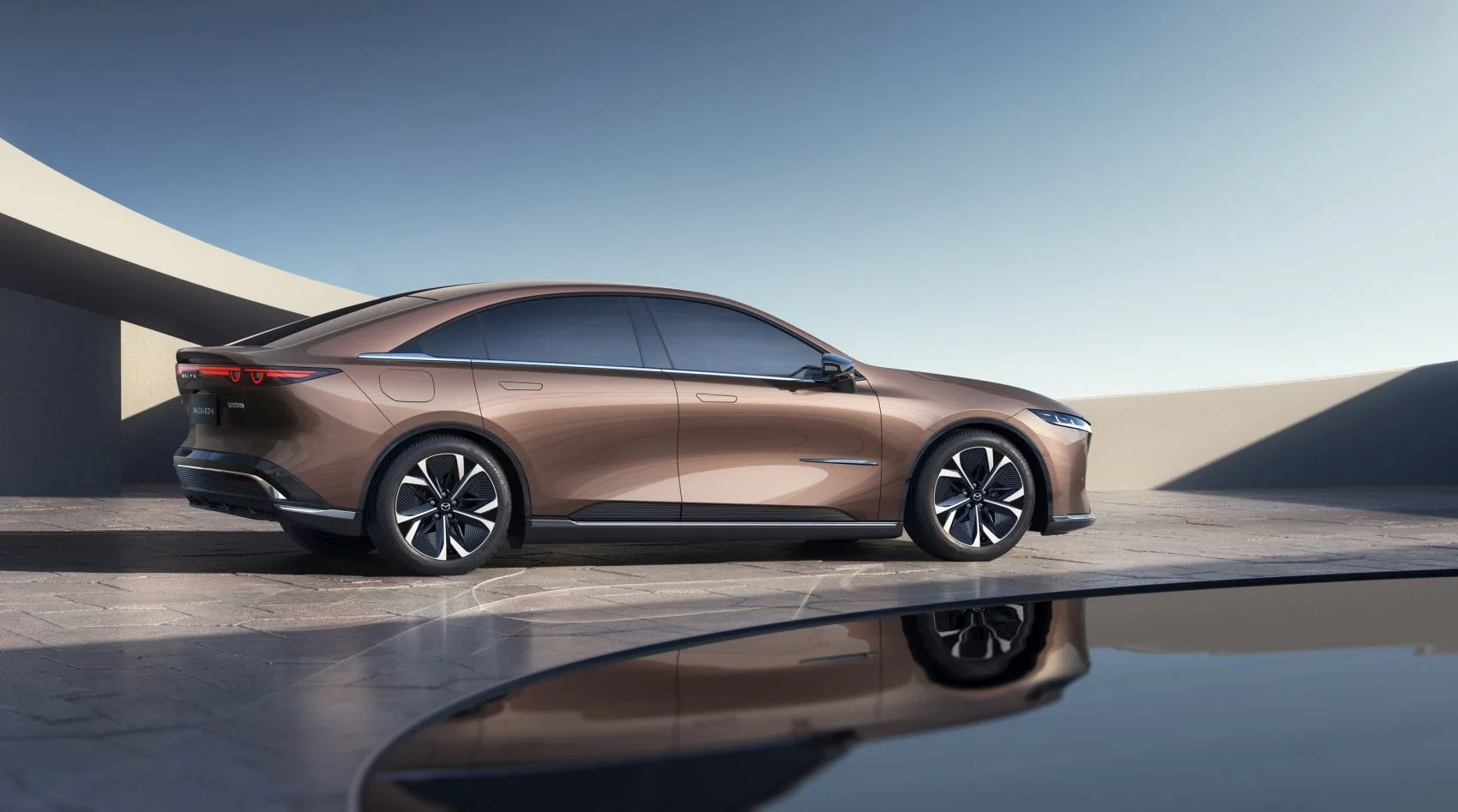 Mazda EZ-6 1.5L 18.9 kWh (218 Hp) Extended Range2024 - thumbnail 2