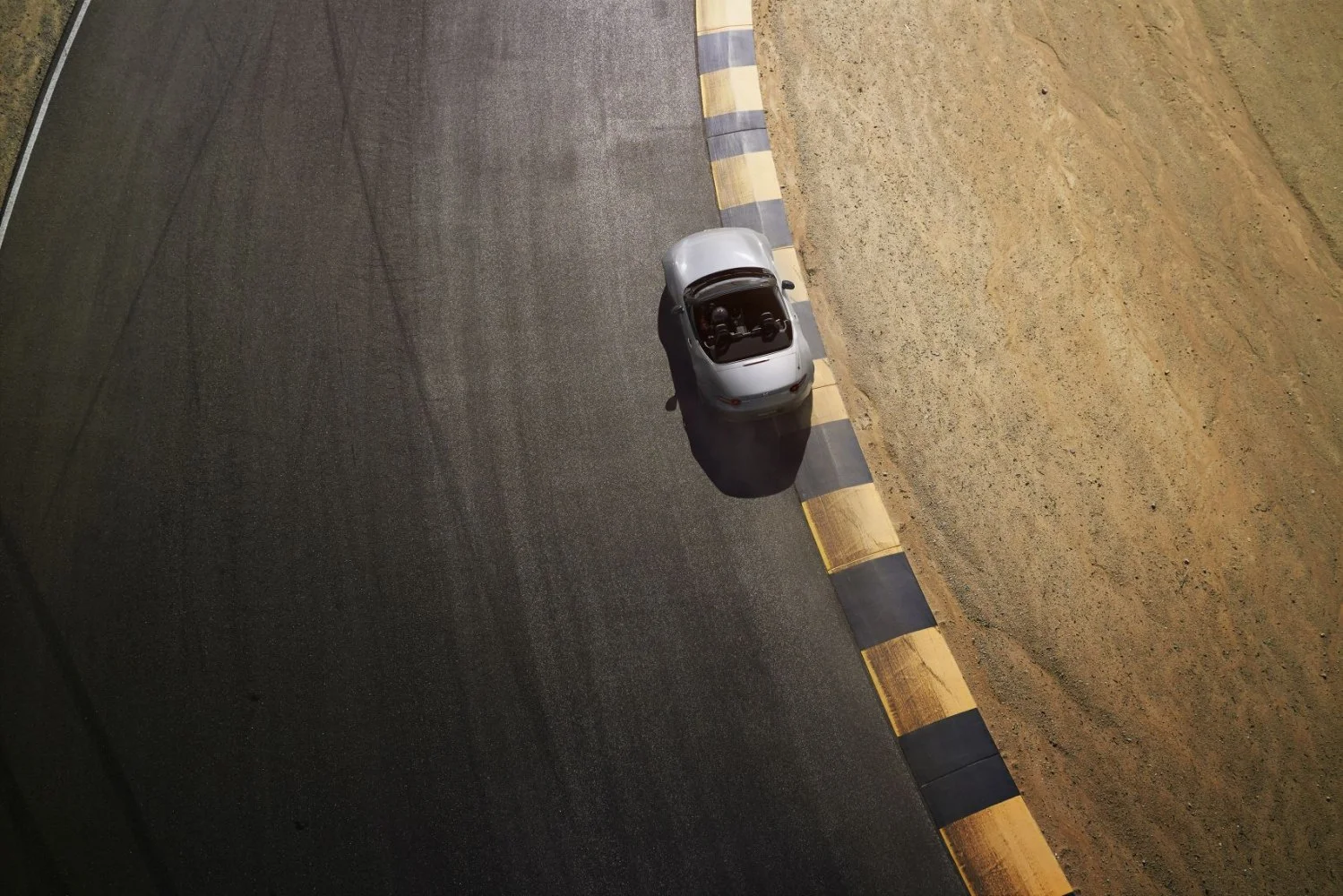 Mazda MX-5 1.5 SkyActiv-G (132 Hp)2023 - thumbnail 3