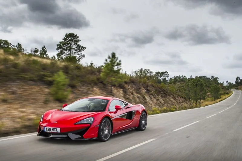 McLaren 540C 3.8 V8 (540 Hp) SSG2015 - - 1