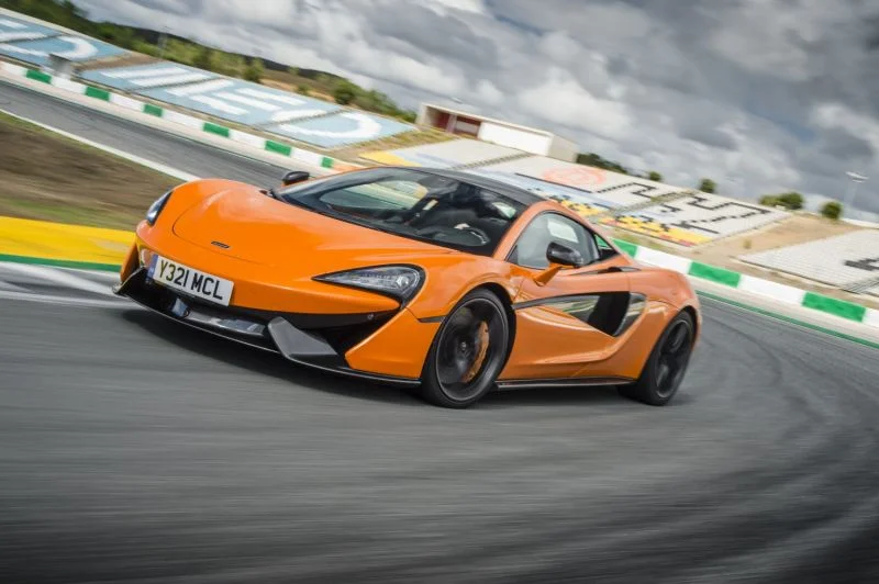 McLaren 570S 3.8 V8 (570 Hp) SSG2015 - - 1