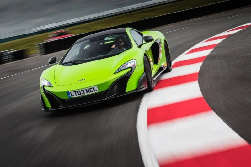 McLaren 675LT 3.8 V8 (675 Hp) SSG2015 - 2017 - 1