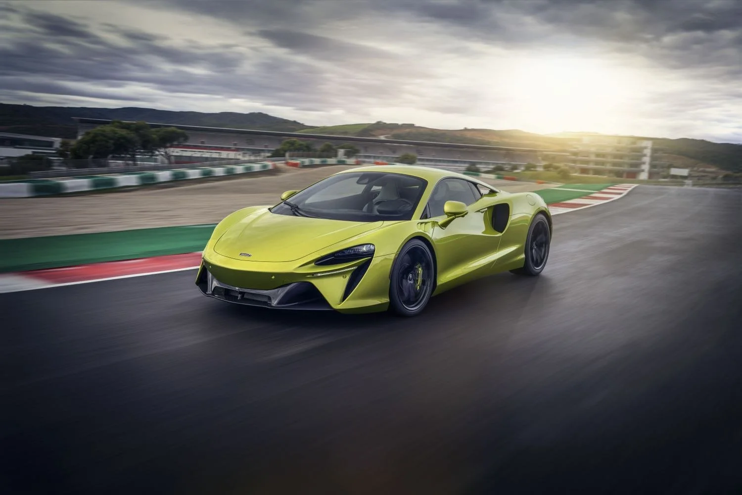McLaren Artura 3.0 V6 (680 Hp) Plug-in Hybrid SSG2021 - 2024 thumbnail 16