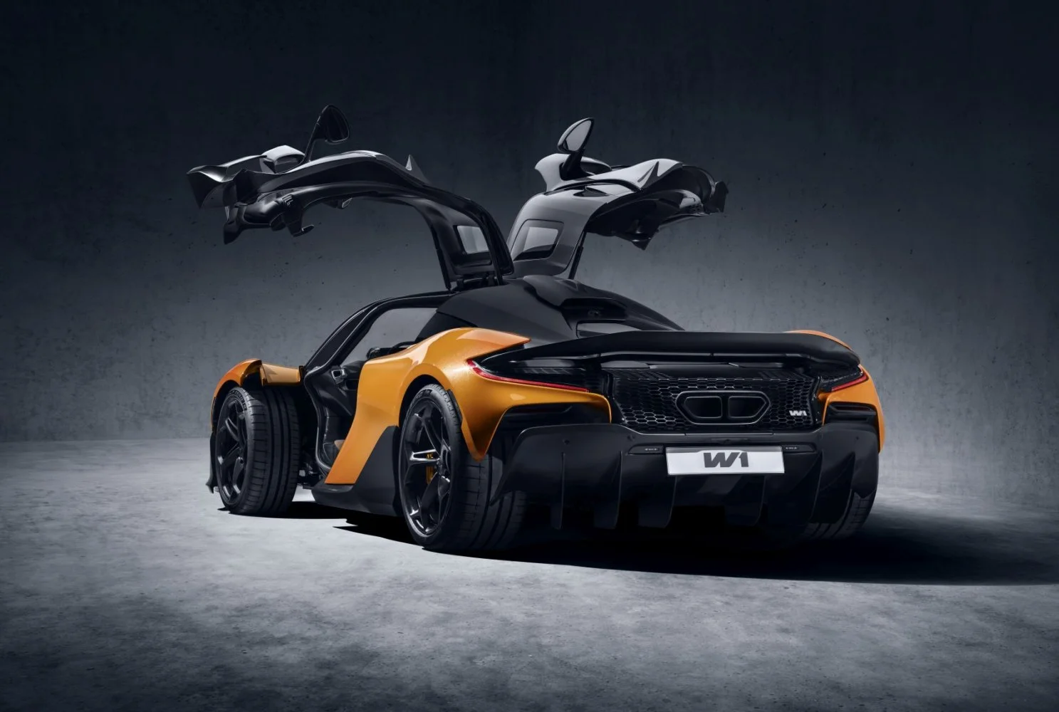 McLaren W1 4.0 V8 (1275 Hp) Plug-in Hybrid DCT2025 - thumbnail 6