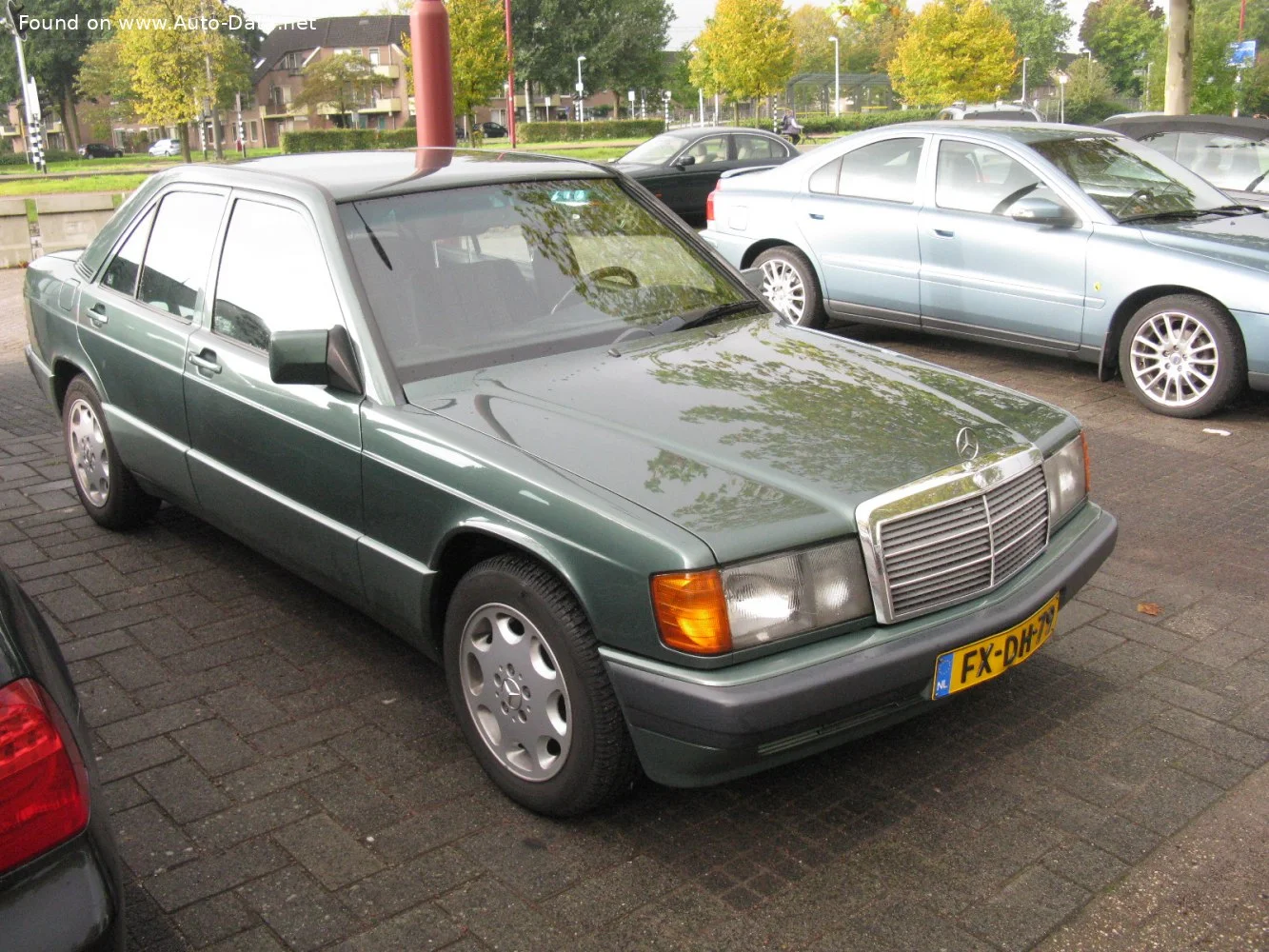 Mercedes-Benz 190 2.0 (102 Hp)1988 - 1989 thumbnail 11