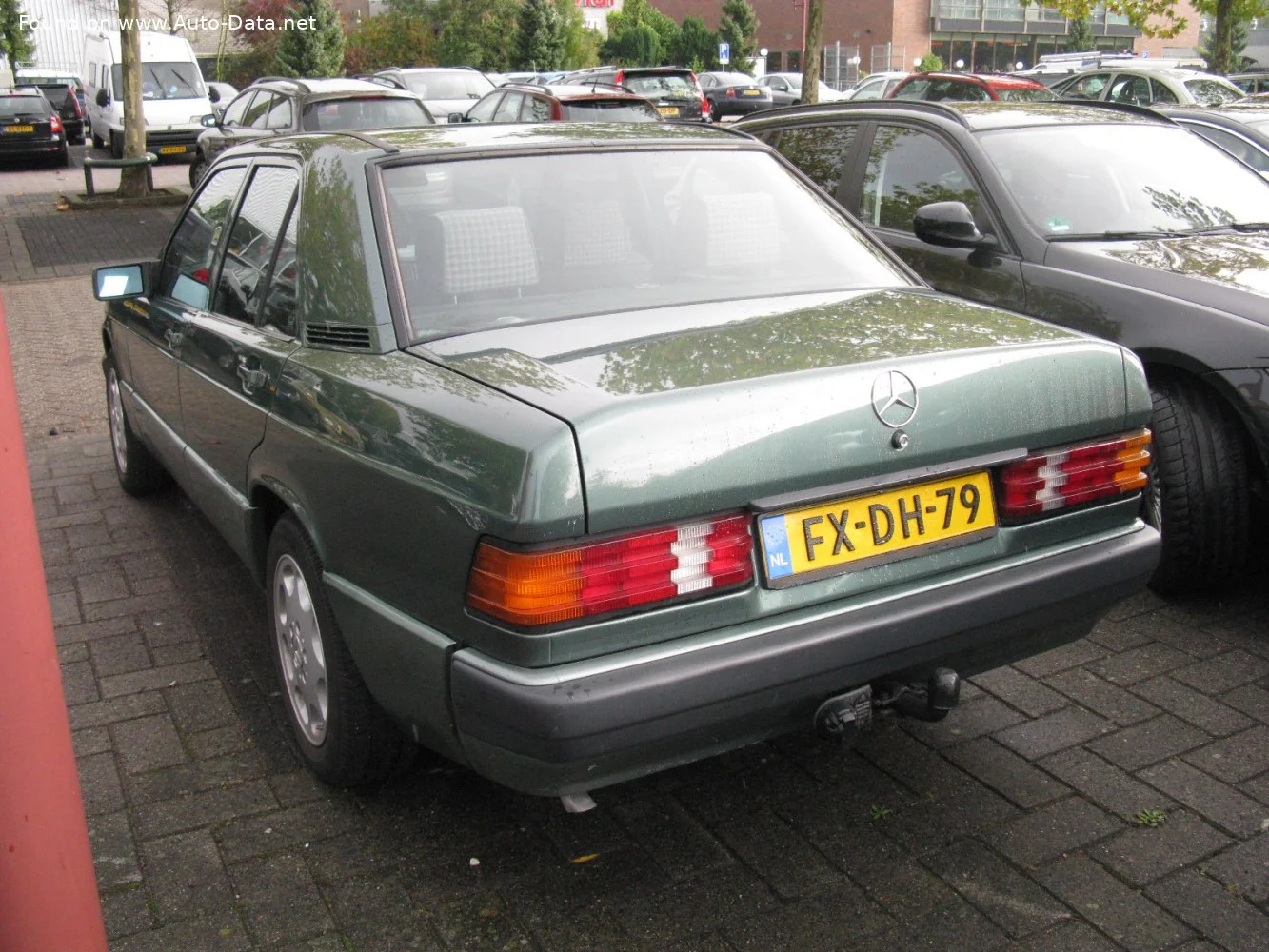 Mercedes-Benz 190 2.0 (102 Hp)1988 - 1989 thumbnail 12