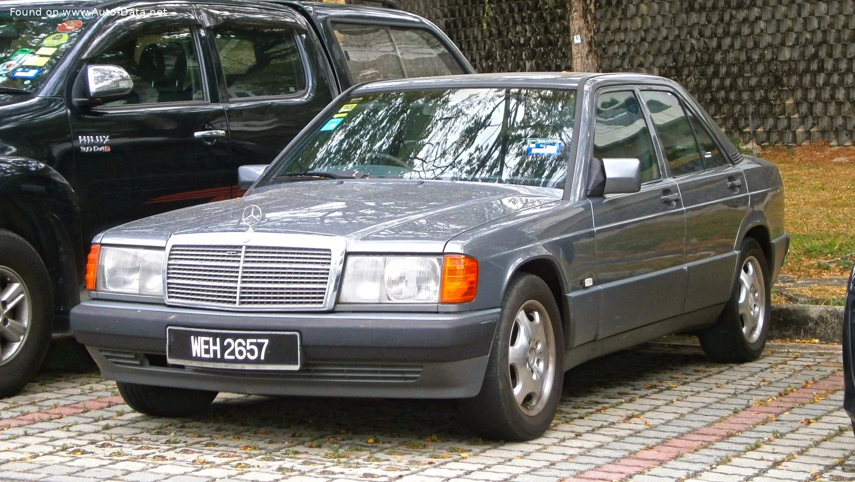 Mercedes-Benz 190 2.0 (102 Hp)1988 - 1989 thumbnail 7
