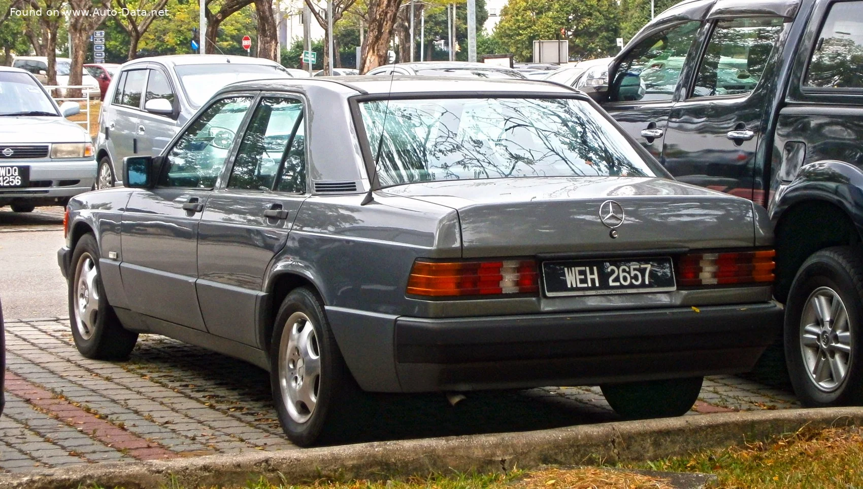 Mercedes-Benz 190 2.0 (102 Hp)1988 - 1989 thumbnail 8
